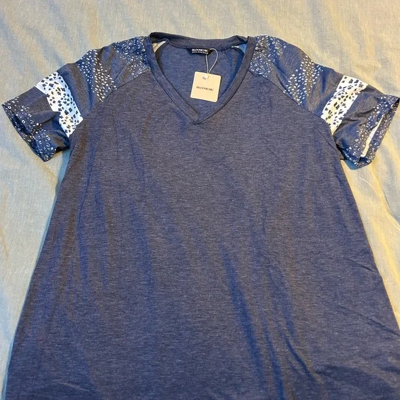 BloomChic Blue Ditsy Floral Colorblock Contrast Raglan Sleeve - Picture 1 of 6